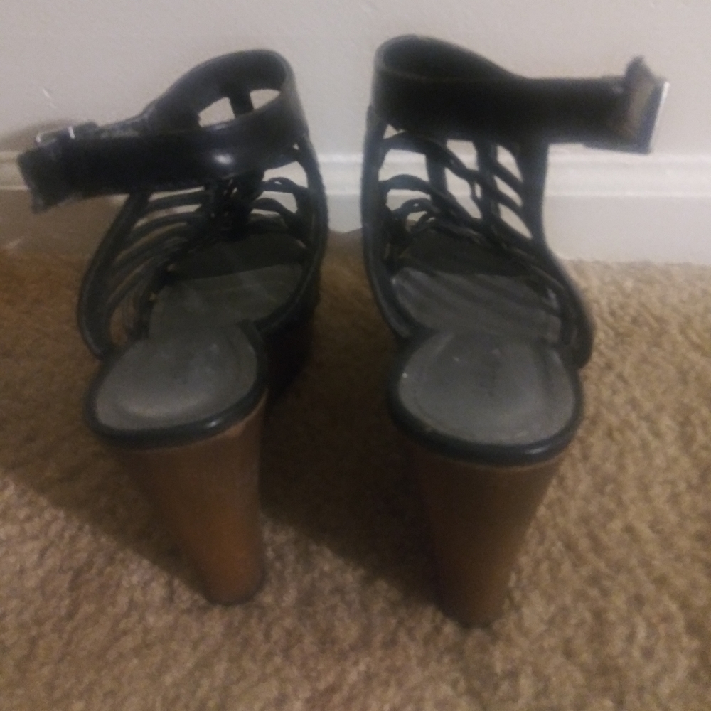Shoes - Picture 2 of 6